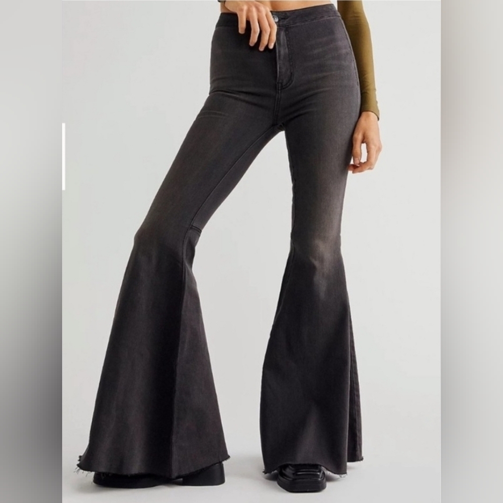 We The Free Ma Cherie CRVY Black Flare Tie Back Jeans Size 25
